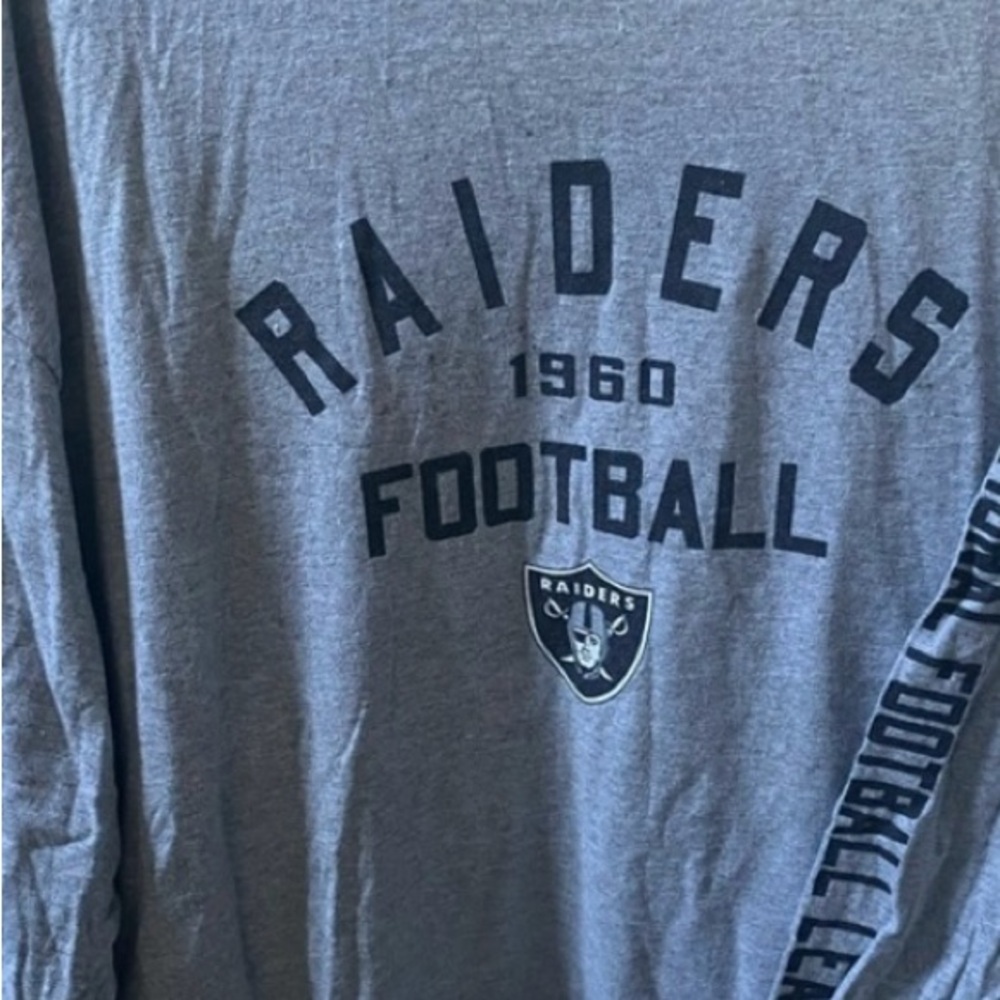 NFL Mens 2XL Raiders long sleeve T- shirt Heather gray like new- sleeve letters